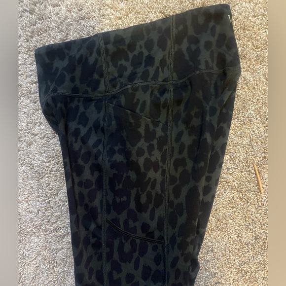 victoria secret black leopard print leggings size xs - Picture 4 of 5